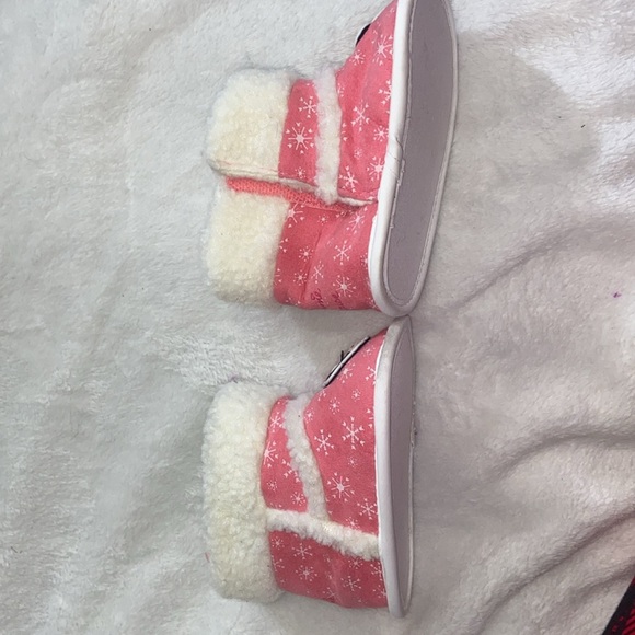 Holiday Disney Minnie Mouse Baby Booties - Picture 2 of 5